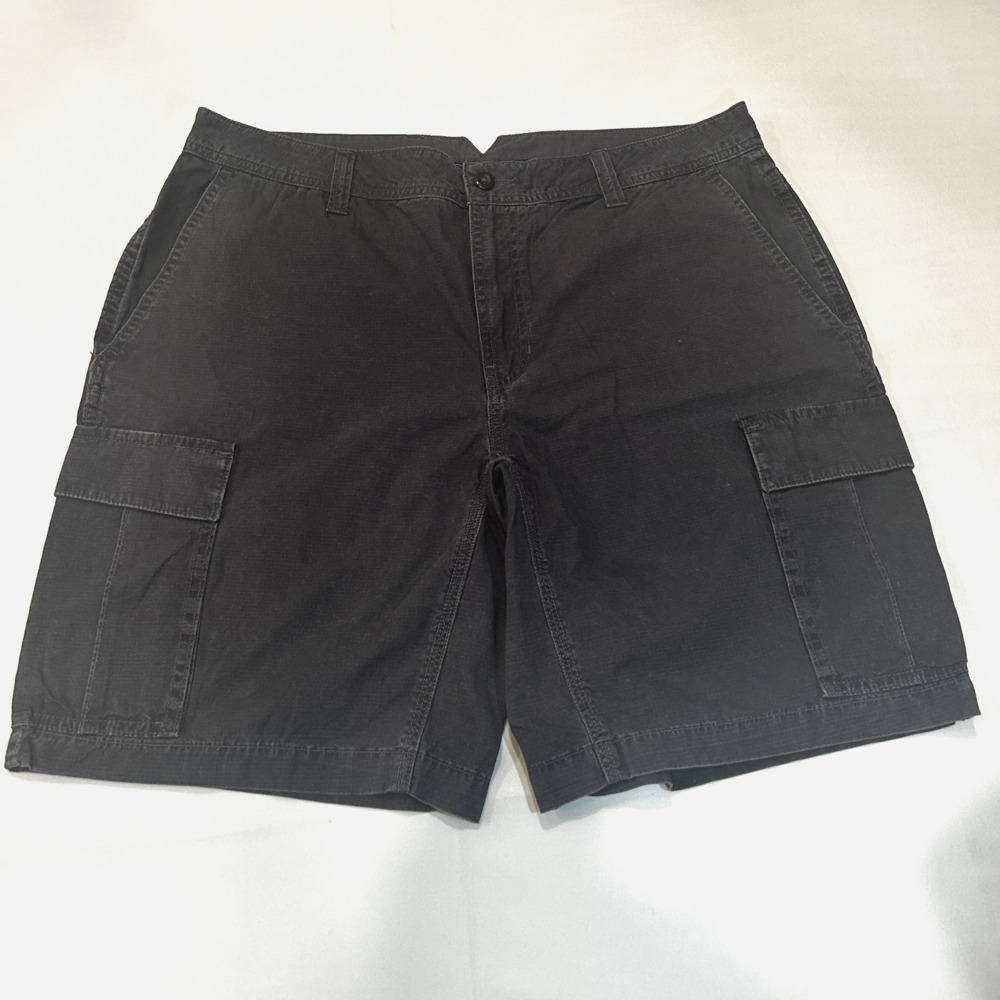 The North Face Men’s Size 36 Dark Gray Cargo Shorts 6-Pocket Utility.